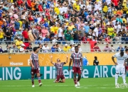 米兰体育中国官网-裁判判罚引争议球迷热议赛场公正与否