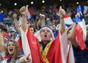 米兰体育网站-激烈竞技赛事引发球迷热议，场上精彩瞬间回顾