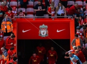 米兰体育官方登录入口-曼城逼平利物浦，英超榜首之争激烈