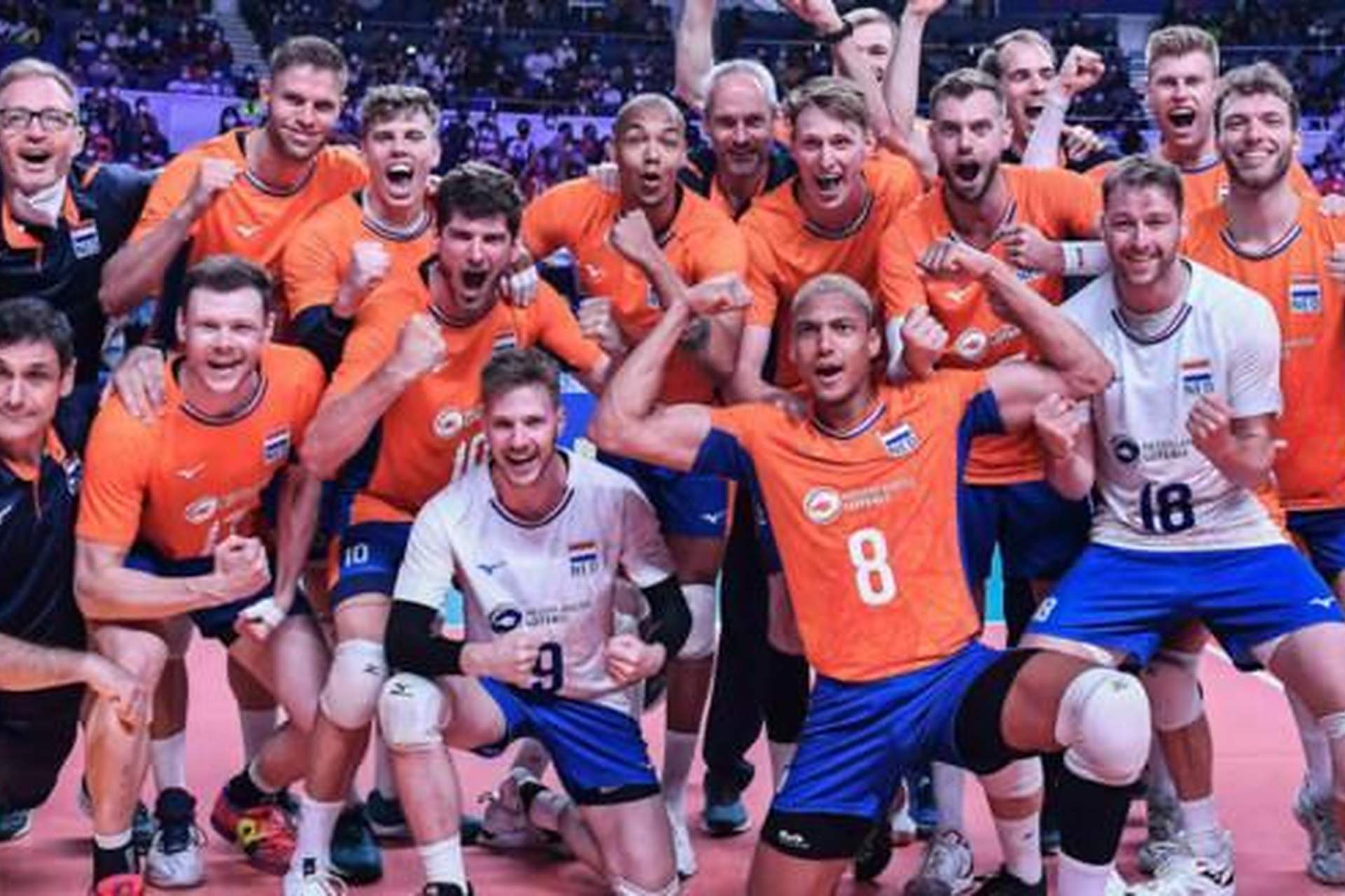 包含荷兰欧塞尔对阵巴斯蒂亚：球员奉献全力，赢得胜利的词条