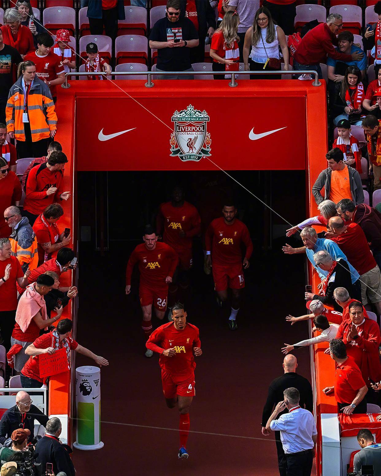 曼城逼平利物浦，英超榜首之争激烈